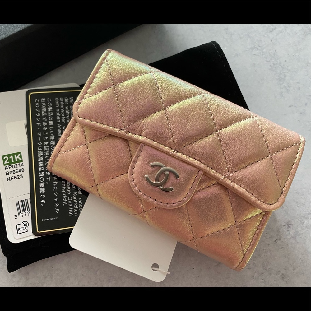 *SOLD* NWT Chanel 21k Iridescent Pink Lambskin Snap Card Holder Silver HW